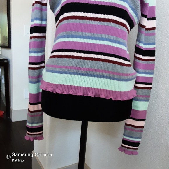 ♡♡♡♡♡ NWOT Colorfully striped sweater - Picture 4 of 9